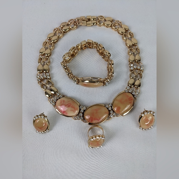 NWOT, BEAUTIFUL AFRICAN PARTY JEWELRY SET. - Picture 2 of 7